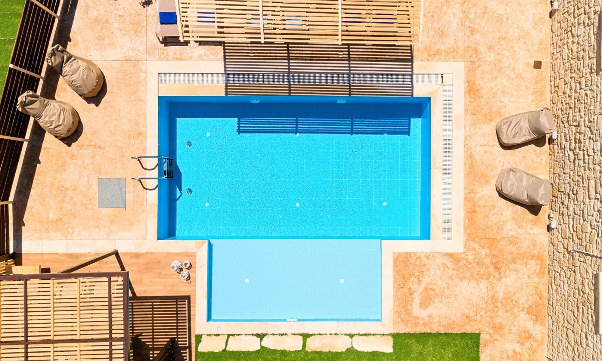 Vila Cretan Sunrise Heated Pool